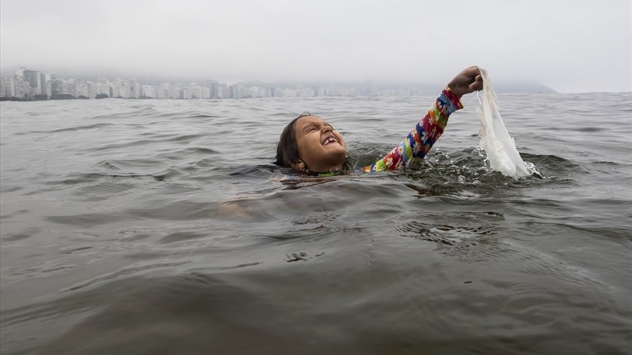 Le monde produit 57 millions de tonnes de pollution plastique chaque année