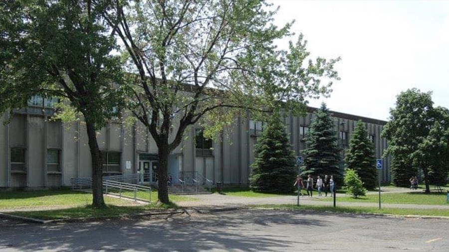 Un important incendie à l'école secondaire Bernard-Gariépy 